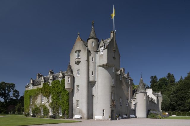 Ballindalloch Castle