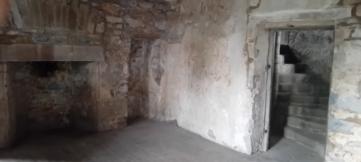 Claypotts Castle, further view