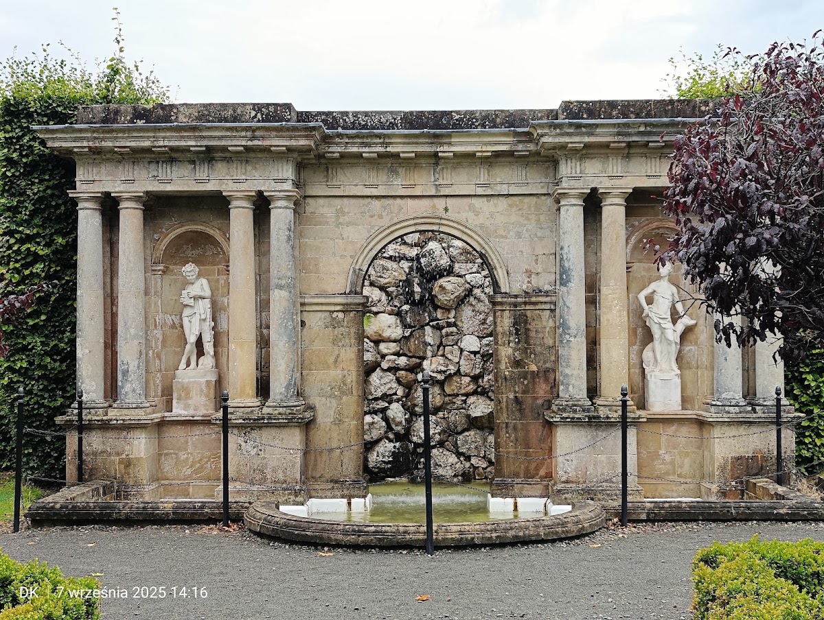 Drummond Castle, further view