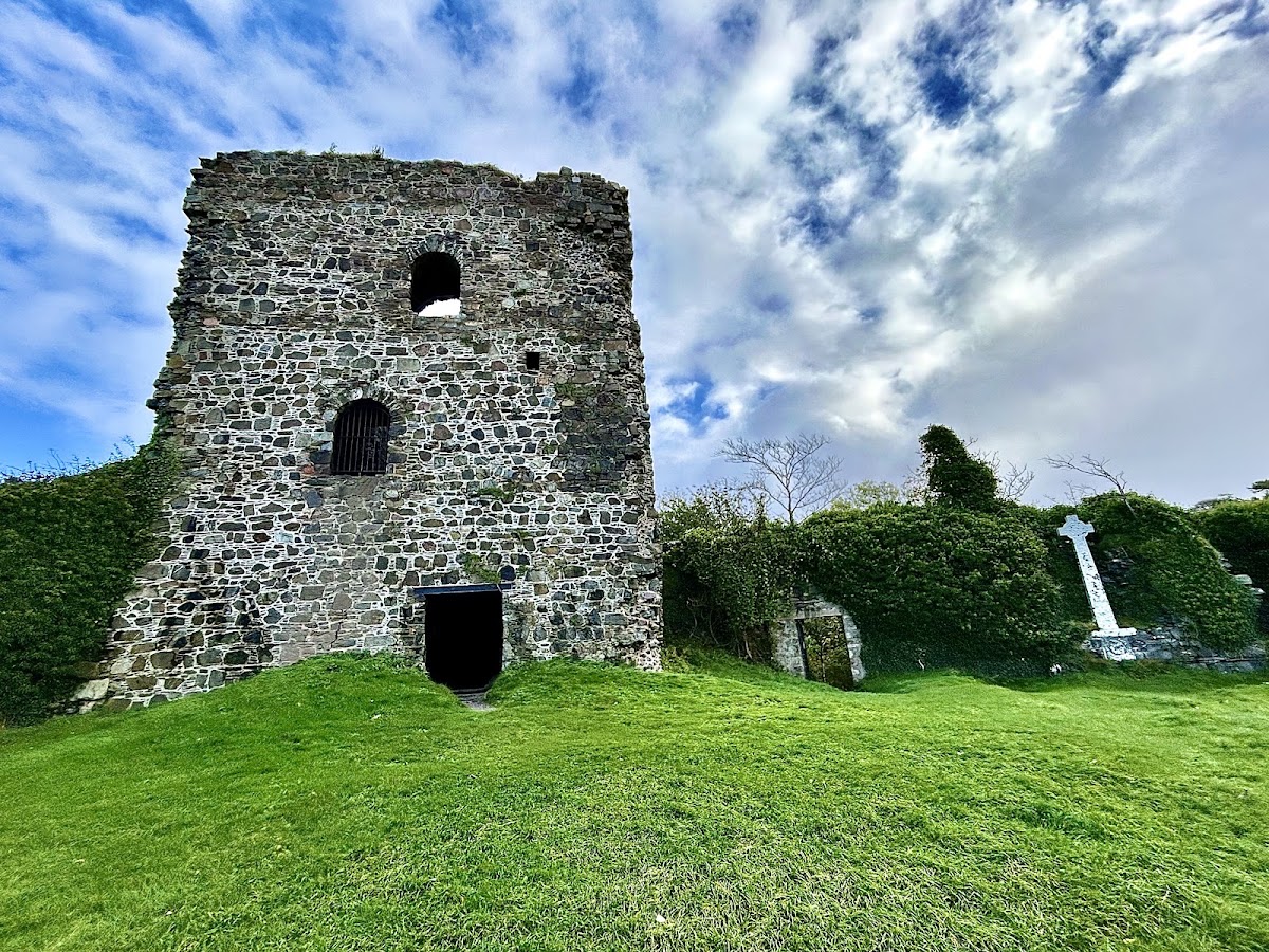 Dunollie Castle, further view