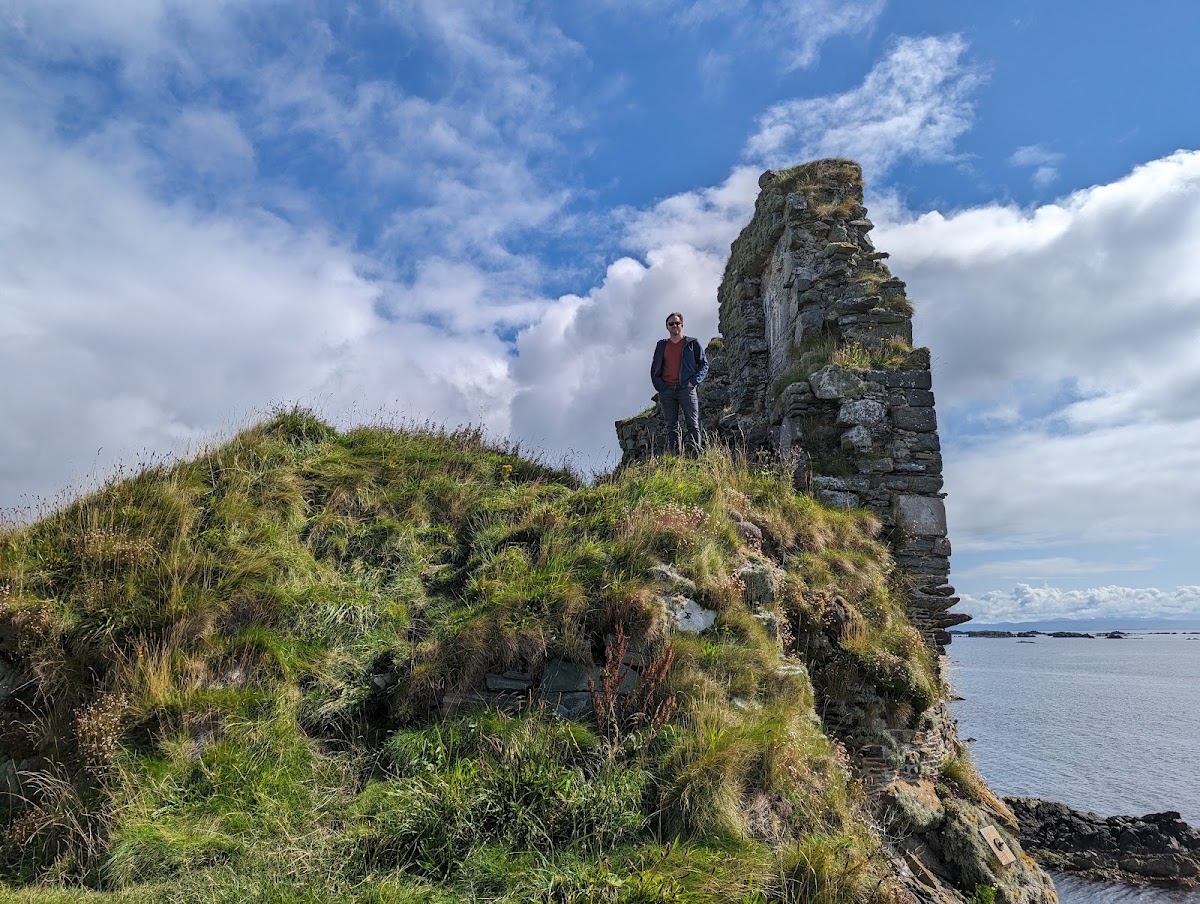 Dunyvaig Castle, further view