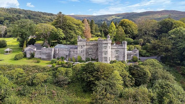 Glandyfi Castle