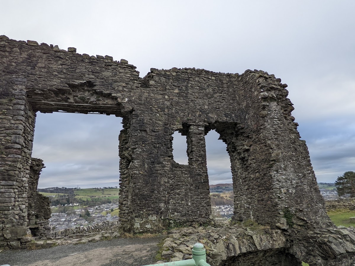 Kendal Castle, further view