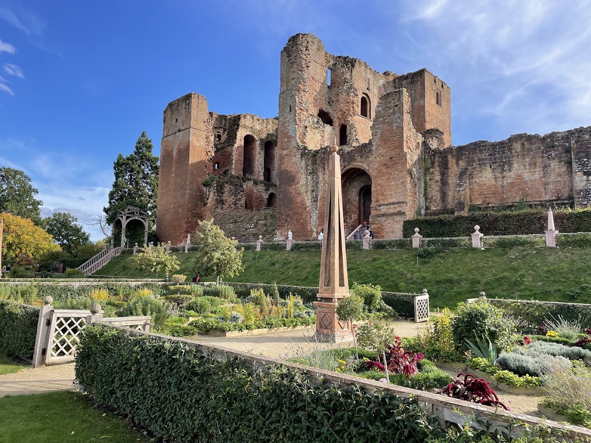 Kenilworth Castle and Elizabethan Garden, further view