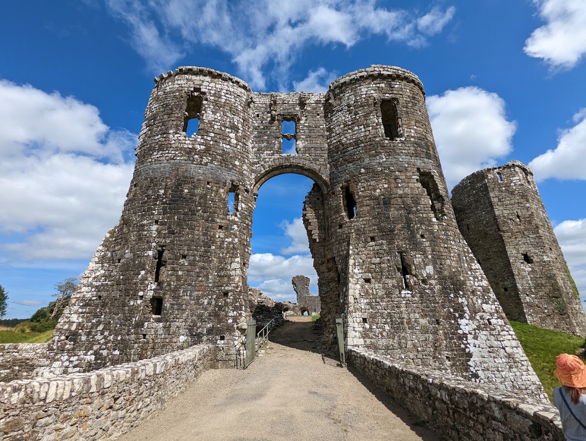 Llawhaden Castle