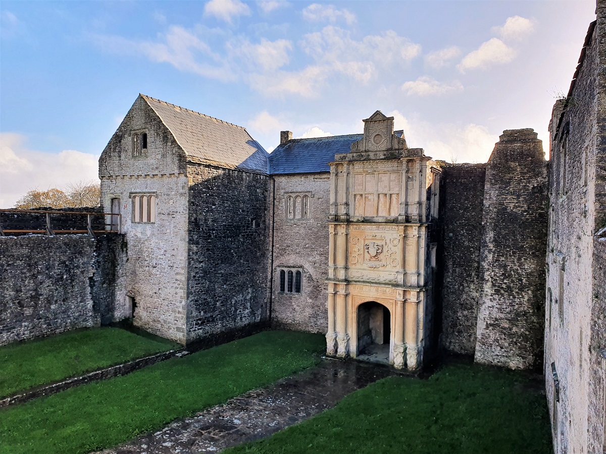 Old Beaupre Castle