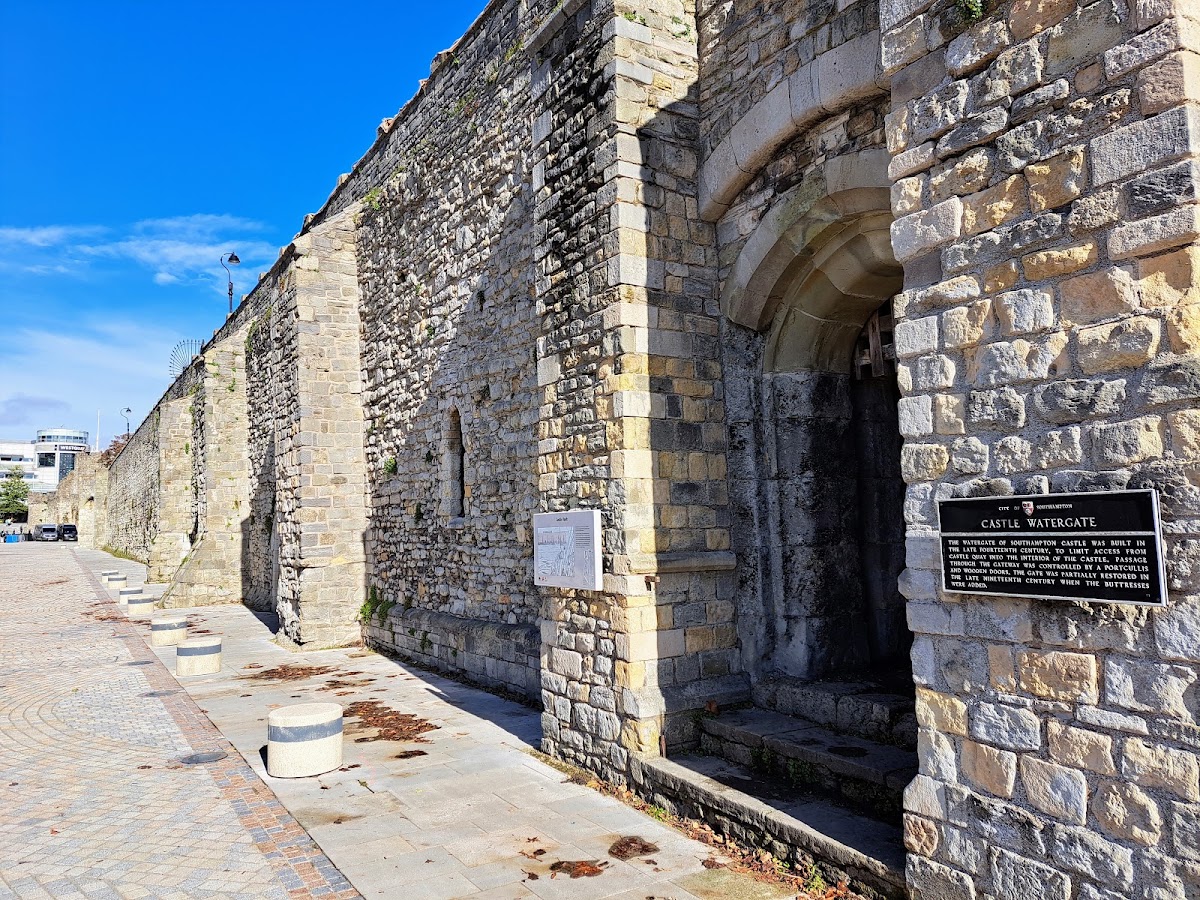 Southampton Castle Vault, further view